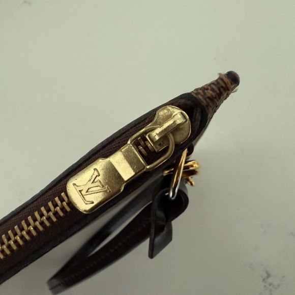 Louis Vuitton Neverfull Pochette - Picture 5 of 8